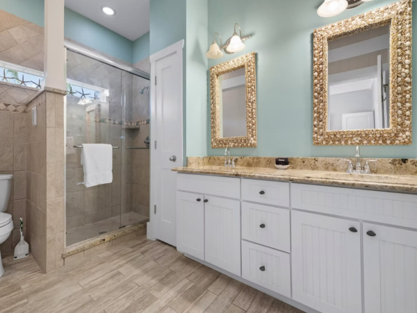Four Bedroom Vacation Home in Holmes Beach Close to Beach
